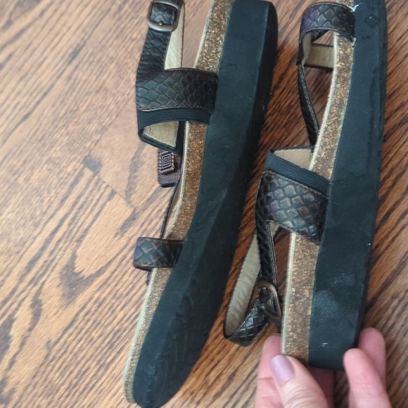 Abeo textured metallic neutral leather t strap thong sandals Cork bed. Sz 9 - Picture 6 of 9